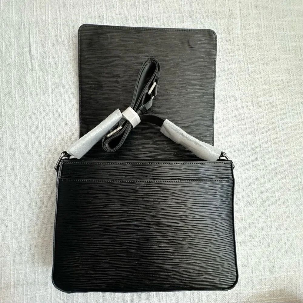 YL Messenger Cross Body Bag Black Silver Logo Strap NEW - Picture 10 of 11